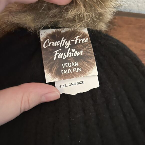NWT David & Young 'Dog Mom' Vegan Black Rib Knit Winter Hat w/ Faux Fur Pom Pom - Picture 3 of 5